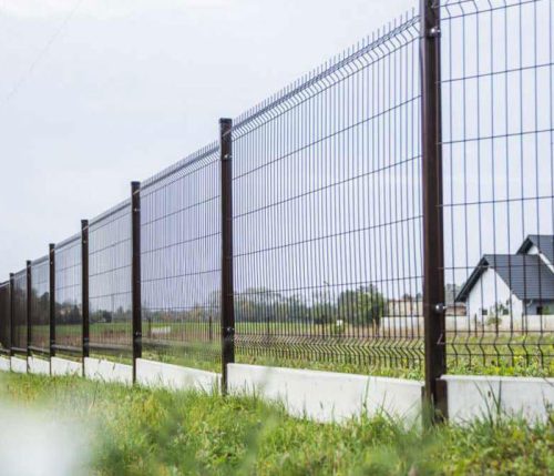 Segmentinė tvora su borteliais
